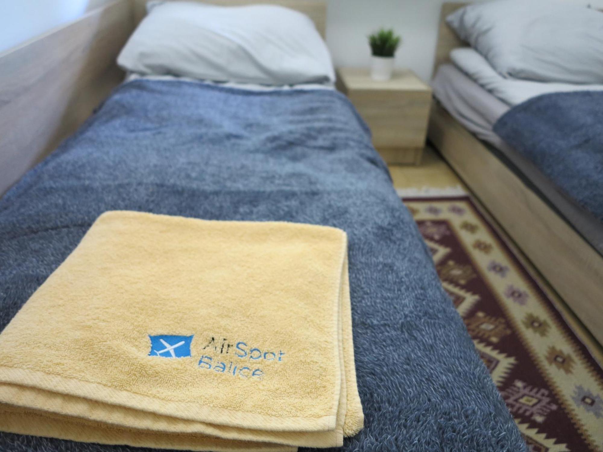 Aparthotel Airspot Balice à Cholerzyn Extérieur photo