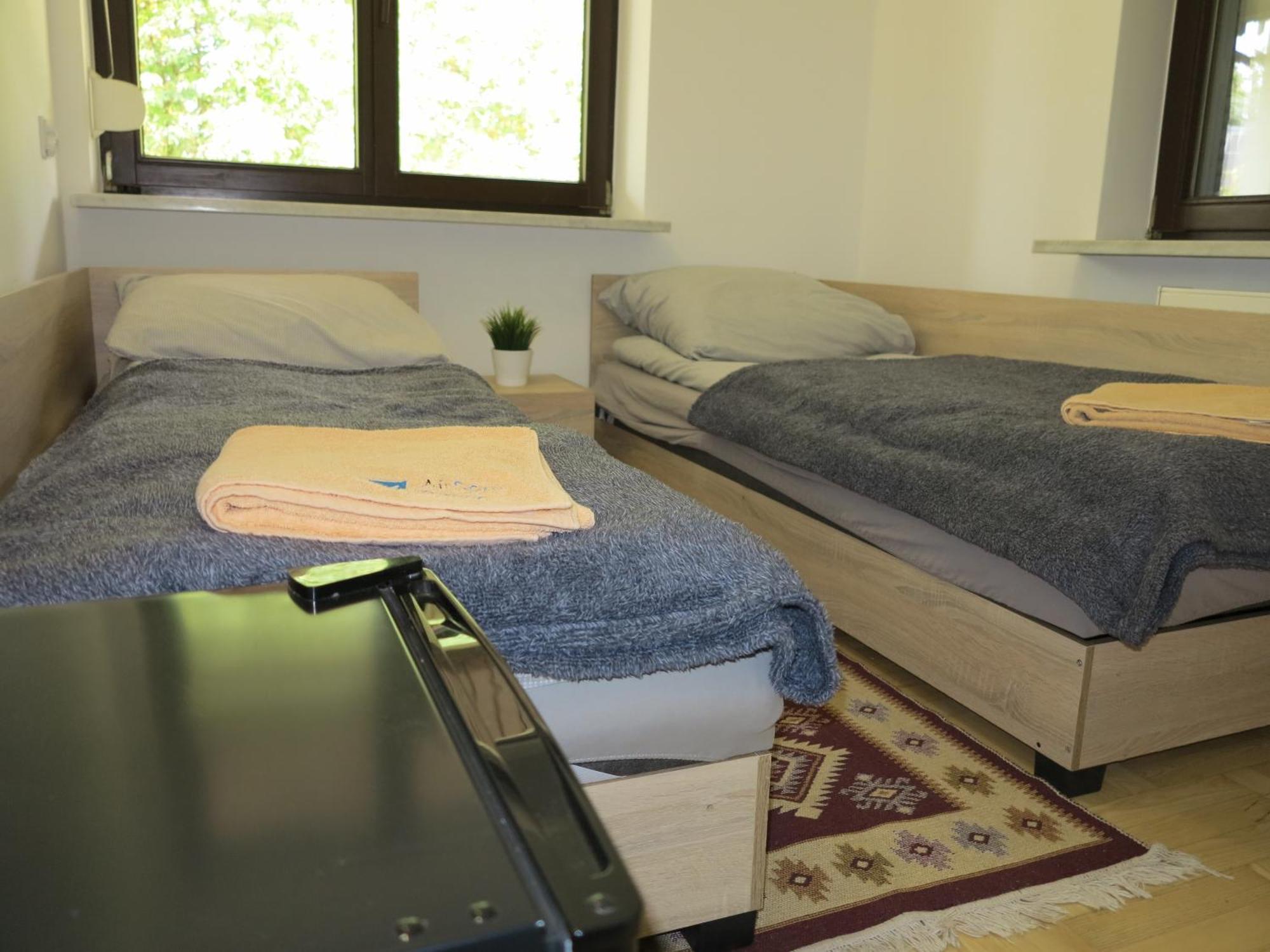 Aparthotel Airspot Balice à Cholerzyn Extérieur photo