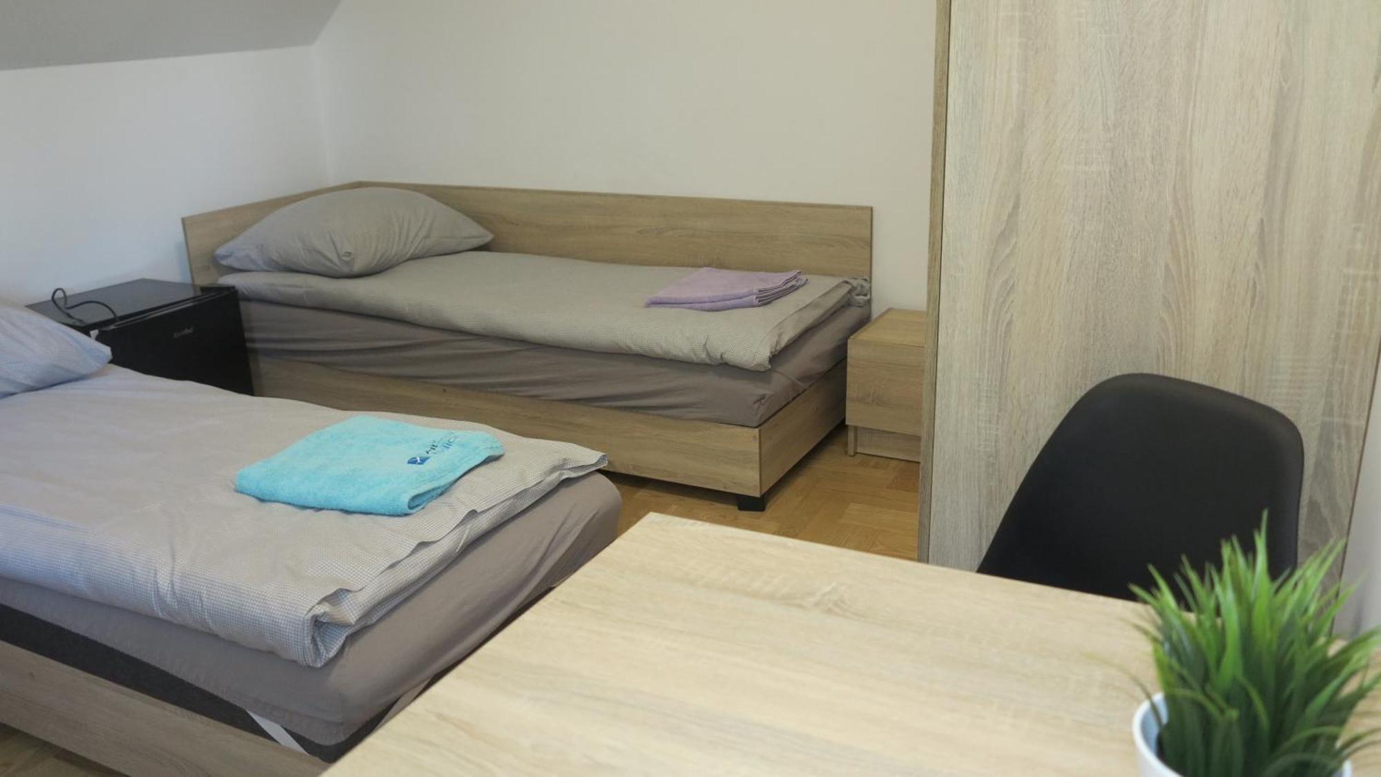 Aparthotel Airspot Balice à Cholerzyn Extérieur photo