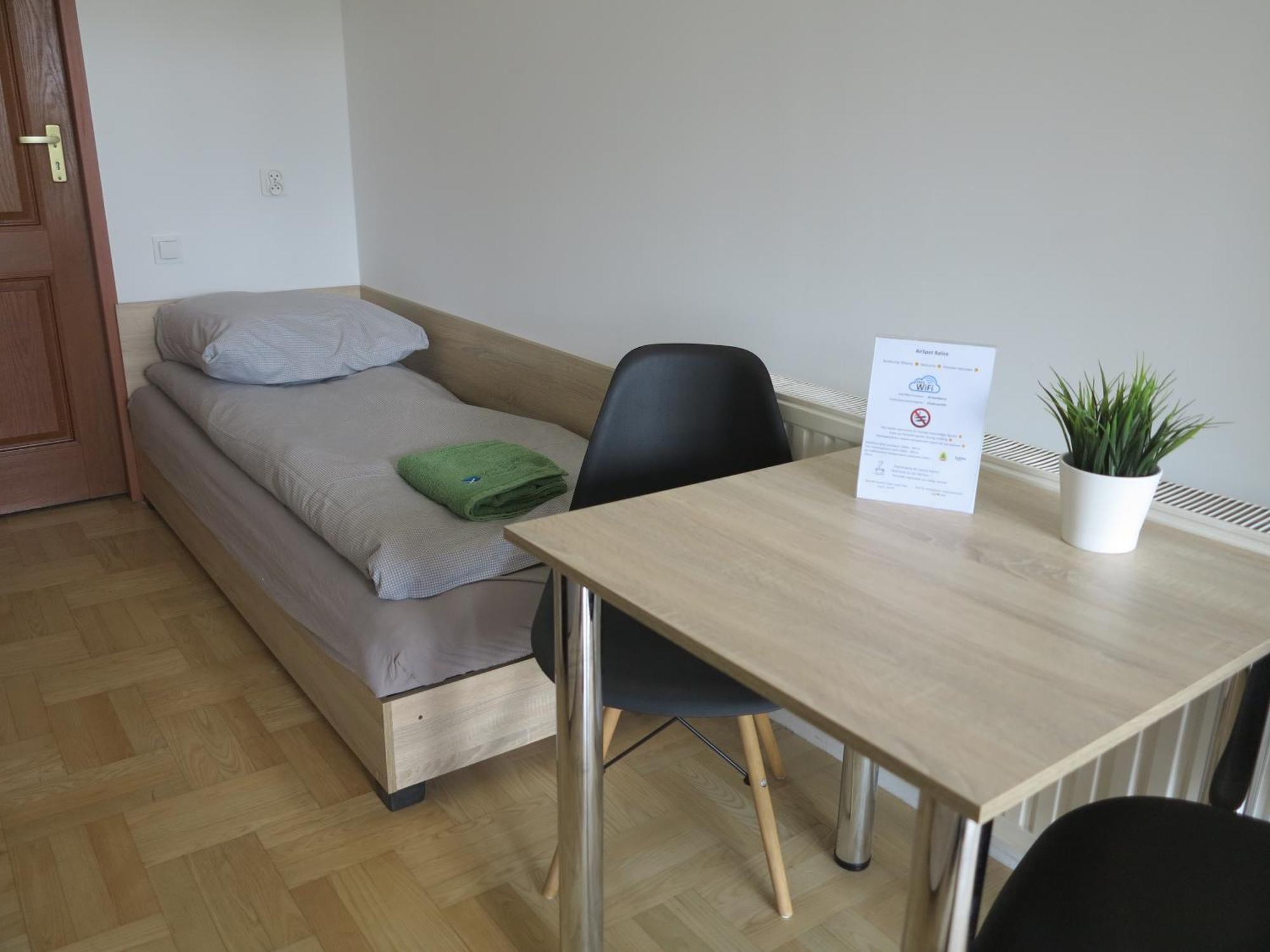 Aparthotel Airspot Balice à Cholerzyn Extérieur photo