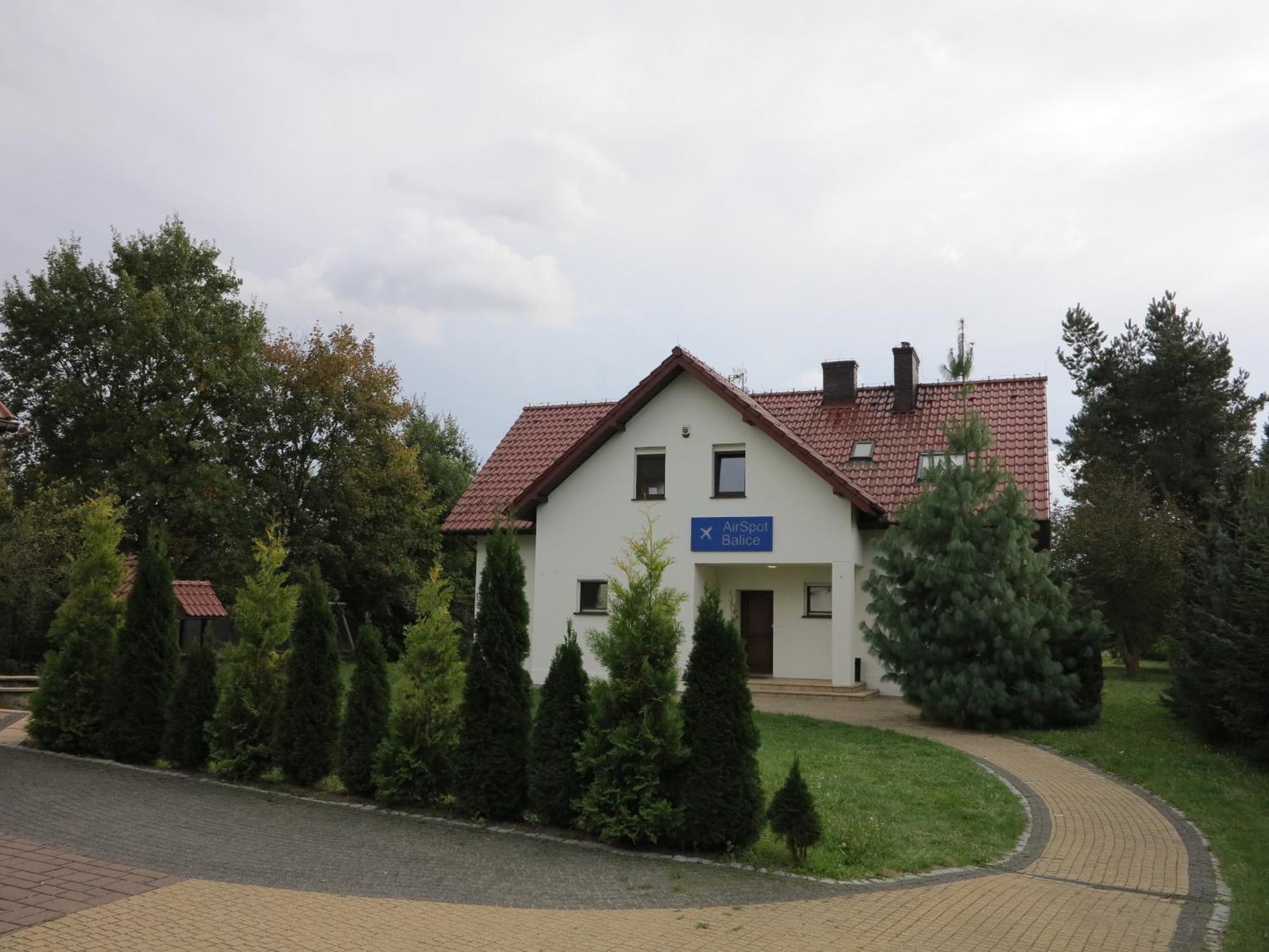 Aparthotel Airspot Balice à Cholerzyn Extérieur photo
