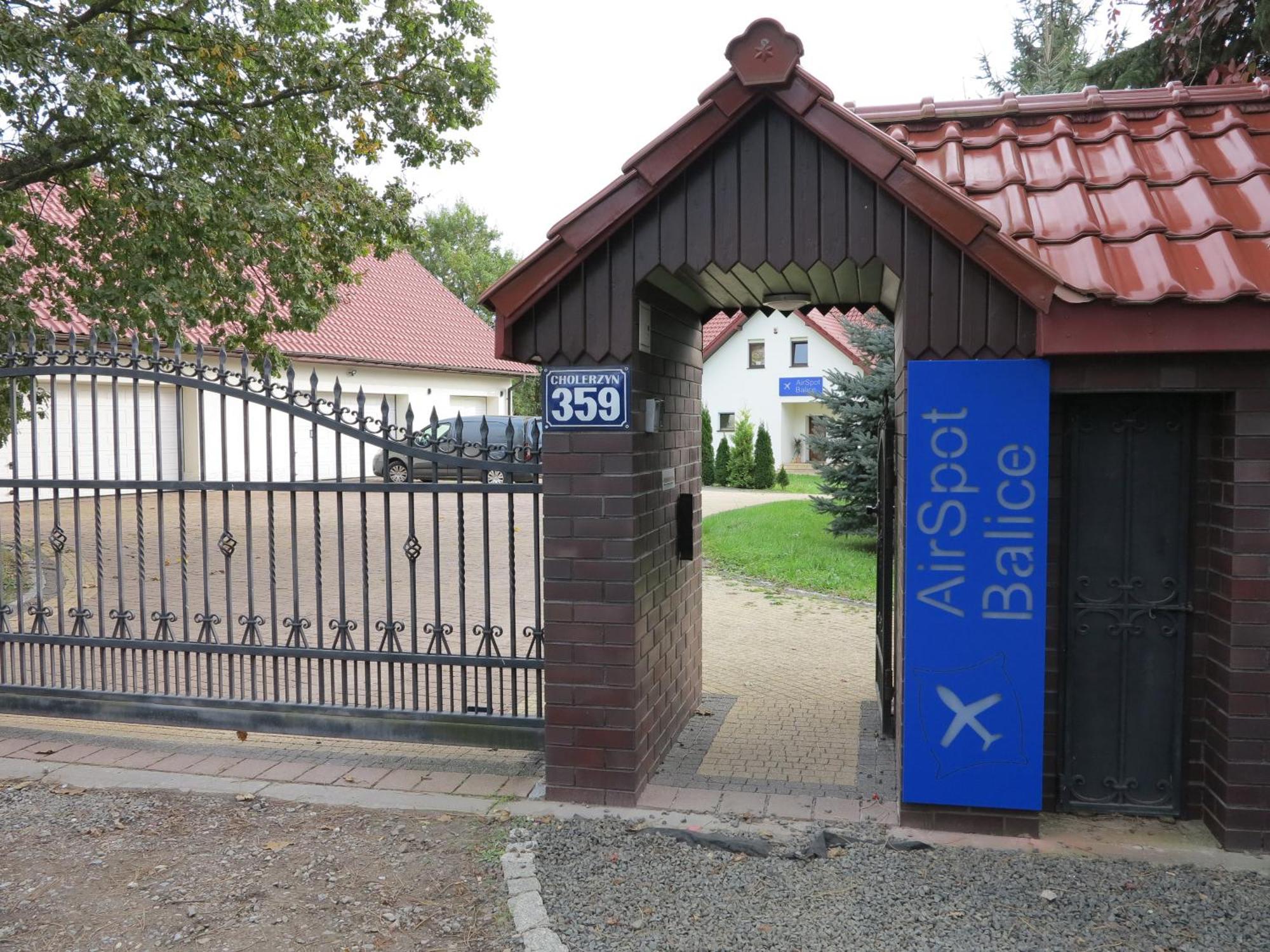 Aparthotel Airspot Balice à Cholerzyn Extérieur photo