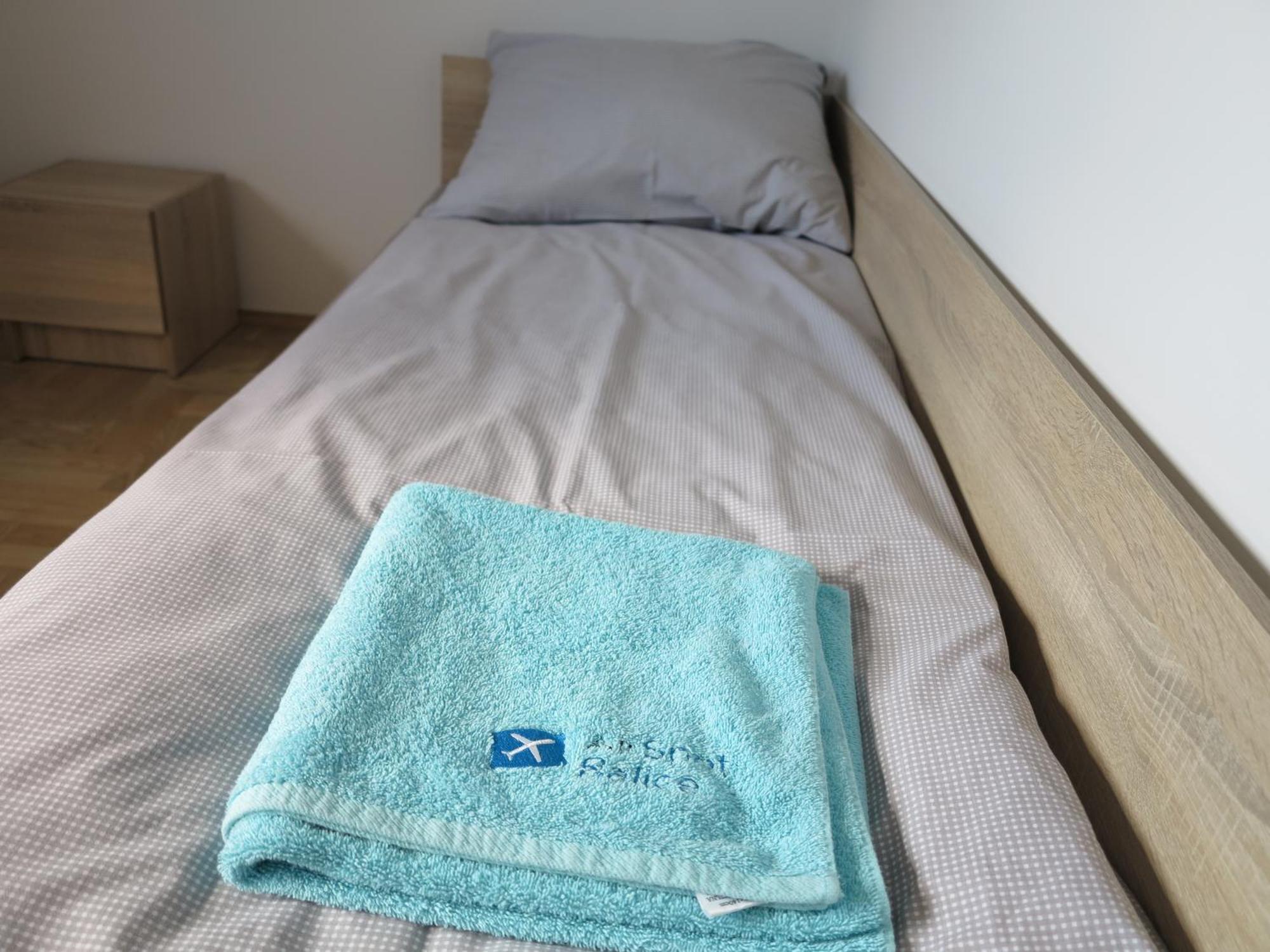 Aparthotel Airspot Balice à Cholerzyn Chambre photo
